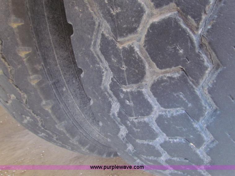 image for item I9672 1989 Ford B700 school bus