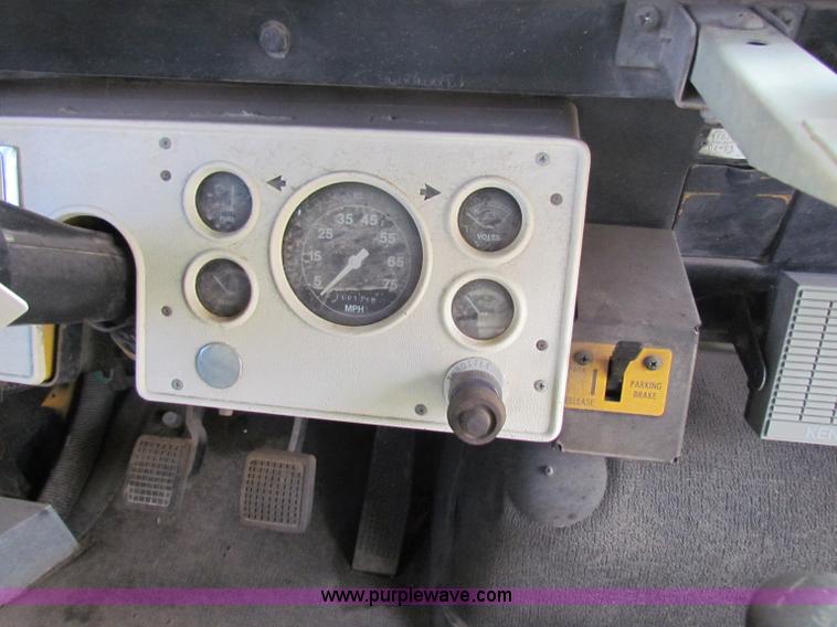 image for item I9673 1991 Ford B700 school bus