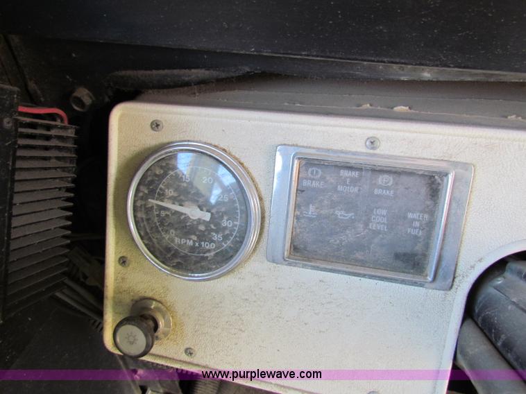 image for item I9673 1991 Ford B700 school bus