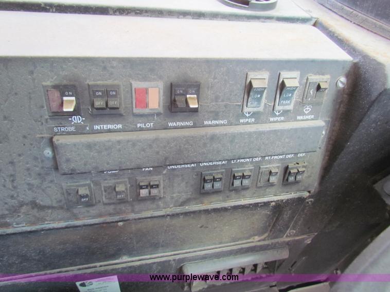 image for item I9673 1991 Ford B700 school bus