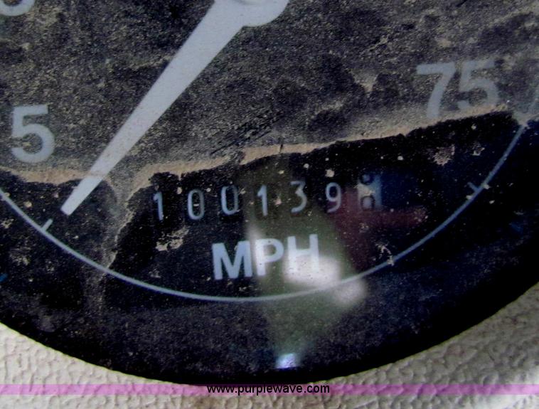 image for item I9673 1991 Ford B700 school bus