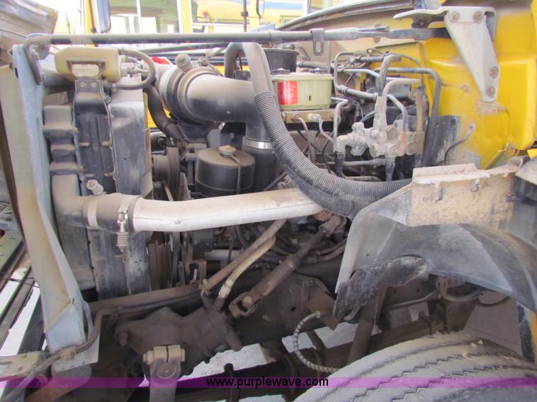 image for item I9673 1991 Ford B700 school bus
