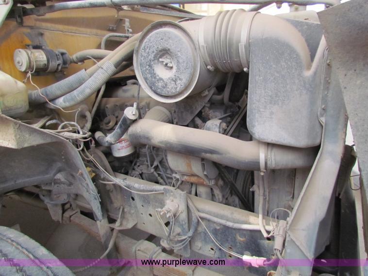 image for item I9673 1991 Ford B700 school bus