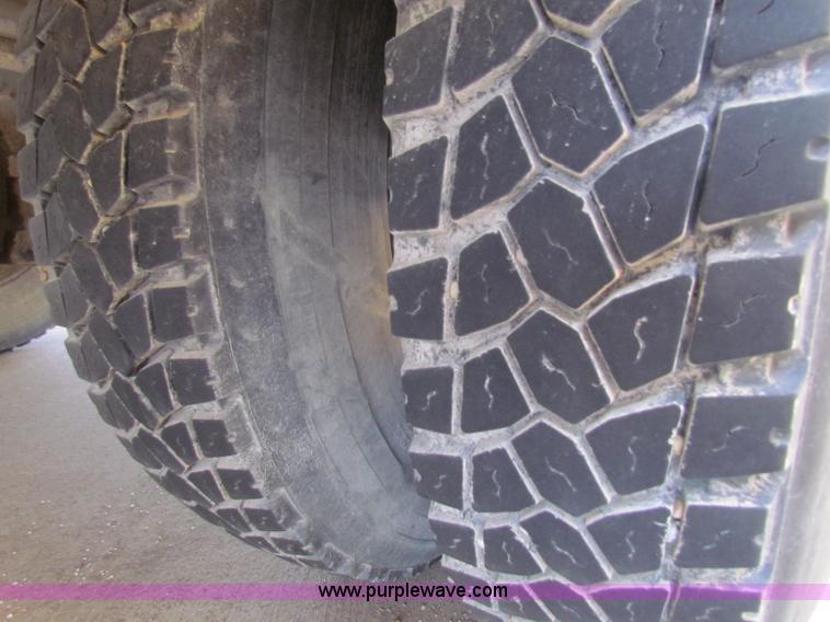 image for item I9673 1991 Ford B700 school bus