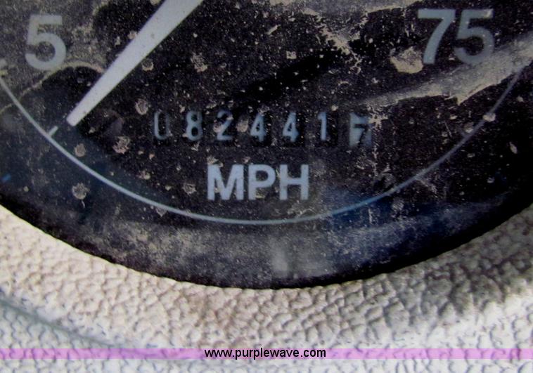 image for item I9674 1990 Ford B700 school bus