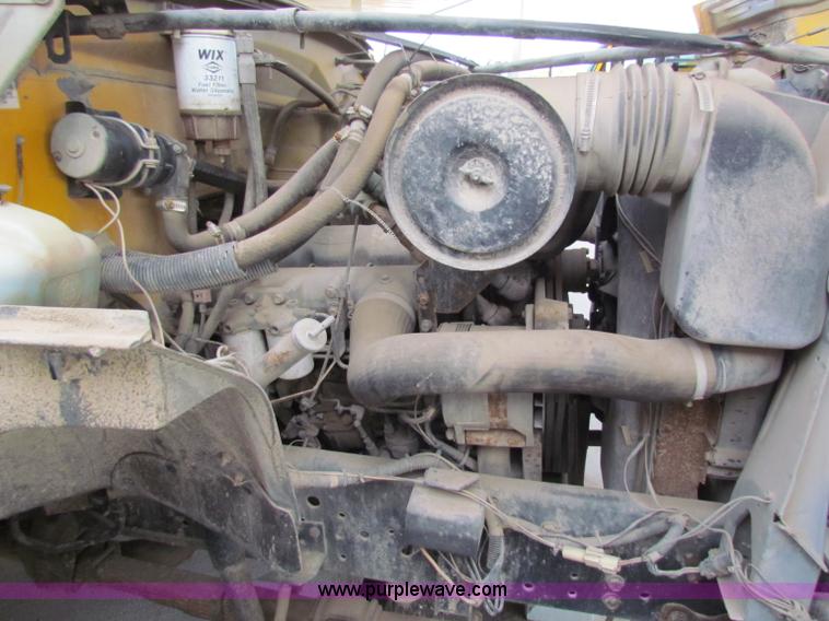 image for item I9674 1990 Ford B700 school bus