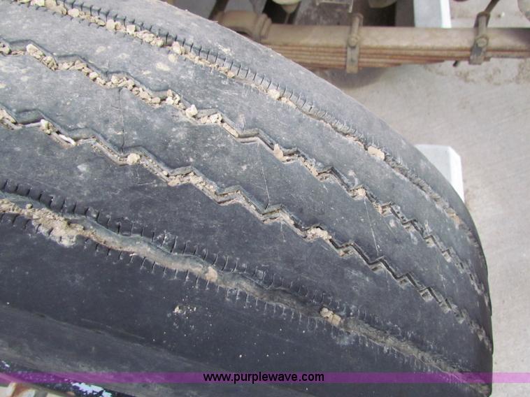 image for item I9674 1990 Ford B700 school bus