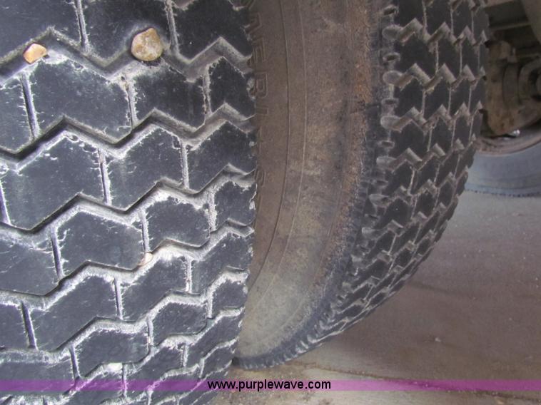 image for item I9674 1990 Ford B700 school bus