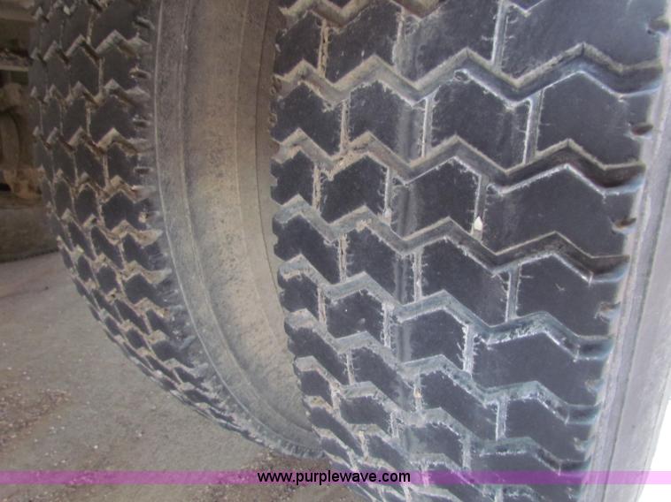 image for item I9674 1990 Ford B700 school bus