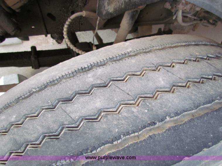 image for item I9674 1990 Ford B700 school bus