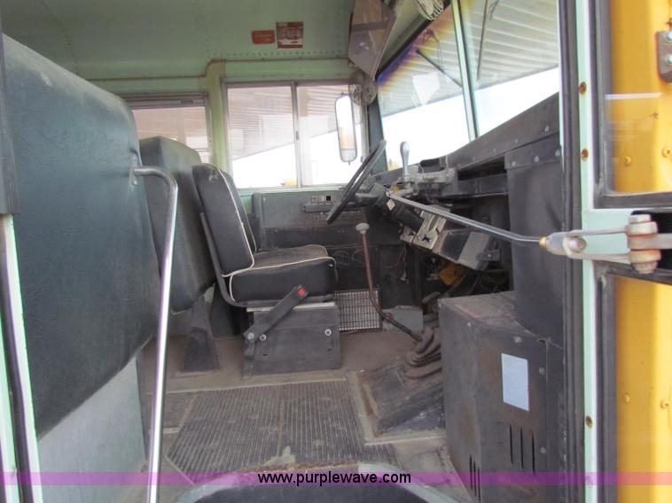 image for item I9675 1987 Ford B700 school bus