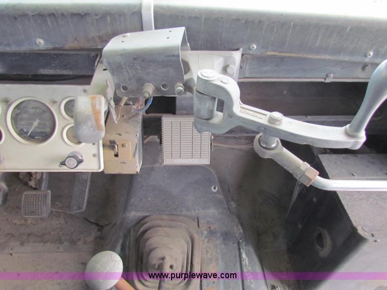 image for item I9675 1987 Ford B700 school bus