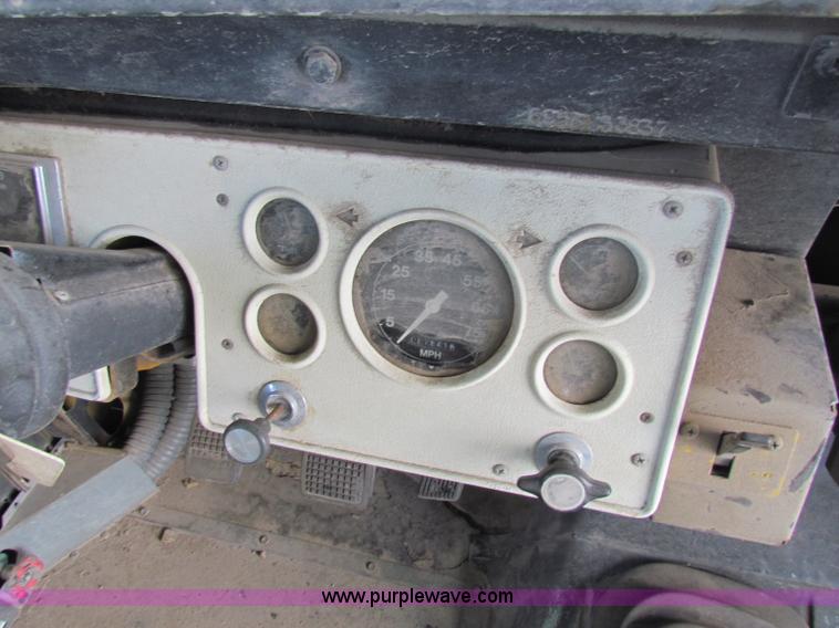 image for item I9675 1987 Ford B700 school bus