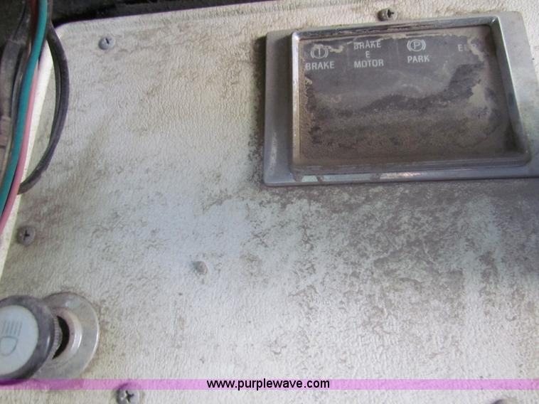 image for item I9675 1987 Ford B700 school bus