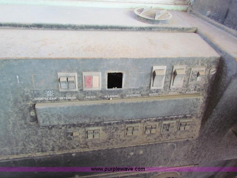 image for item I9675 1987 Ford B700 school bus