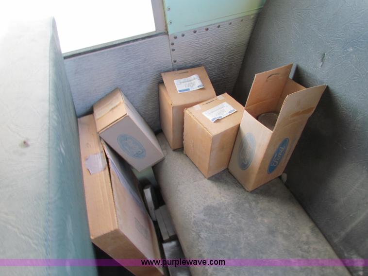 image for item I9675 1987 Ford B700 school bus