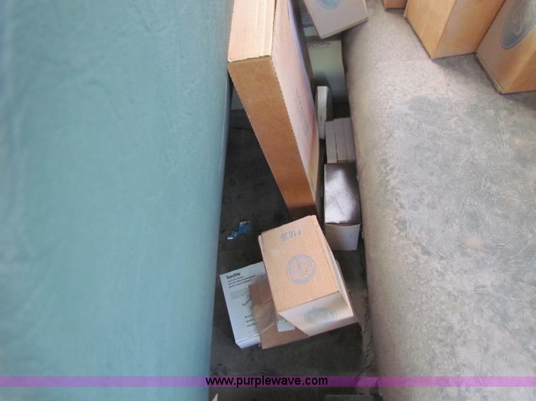 image for item I9675 1987 Ford B700 school bus