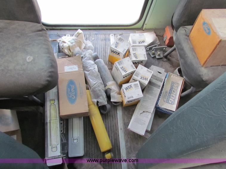 image for item I9675 1987 Ford B700 school bus