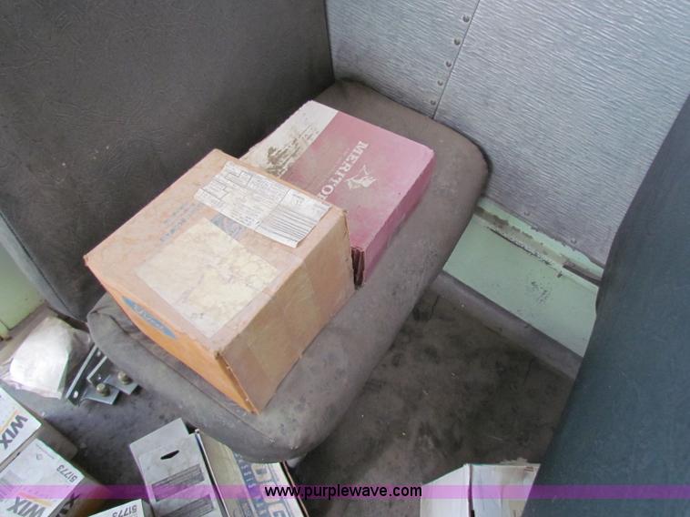 image for item I9675 1987 Ford B700 school bus