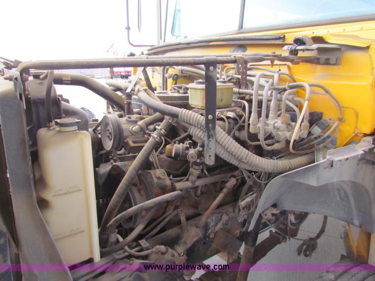 image for item I9675 1987 Ford B700 school bus