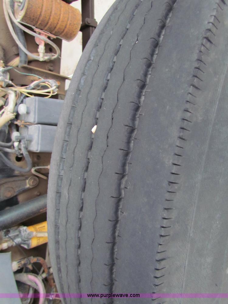 image for item I9675 1987 Ford B700 school bus