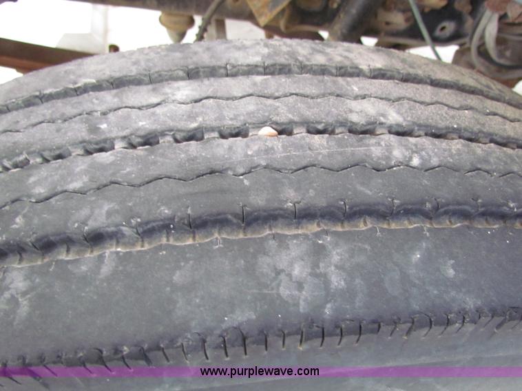 image for item I9675 1987 Ford B700 school bus