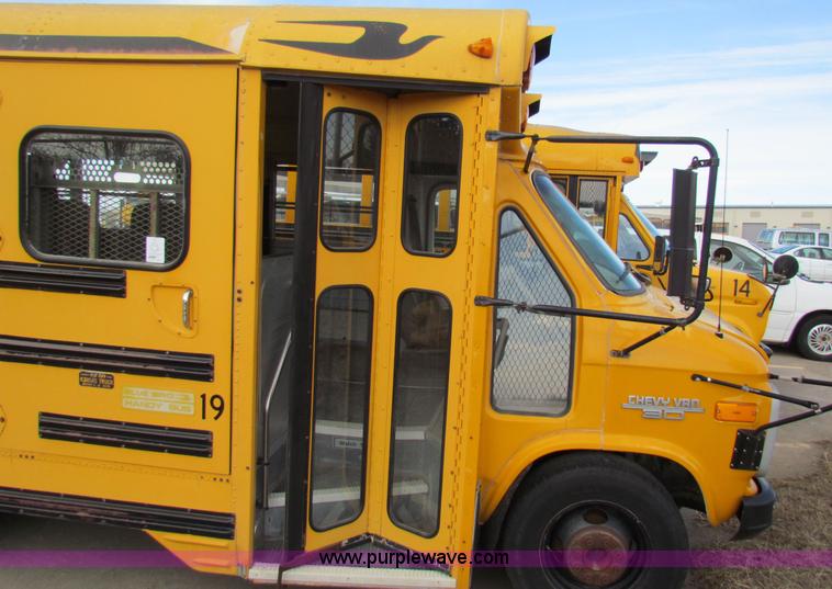 image for item I9676 1992 Chevrolet G30 school bus