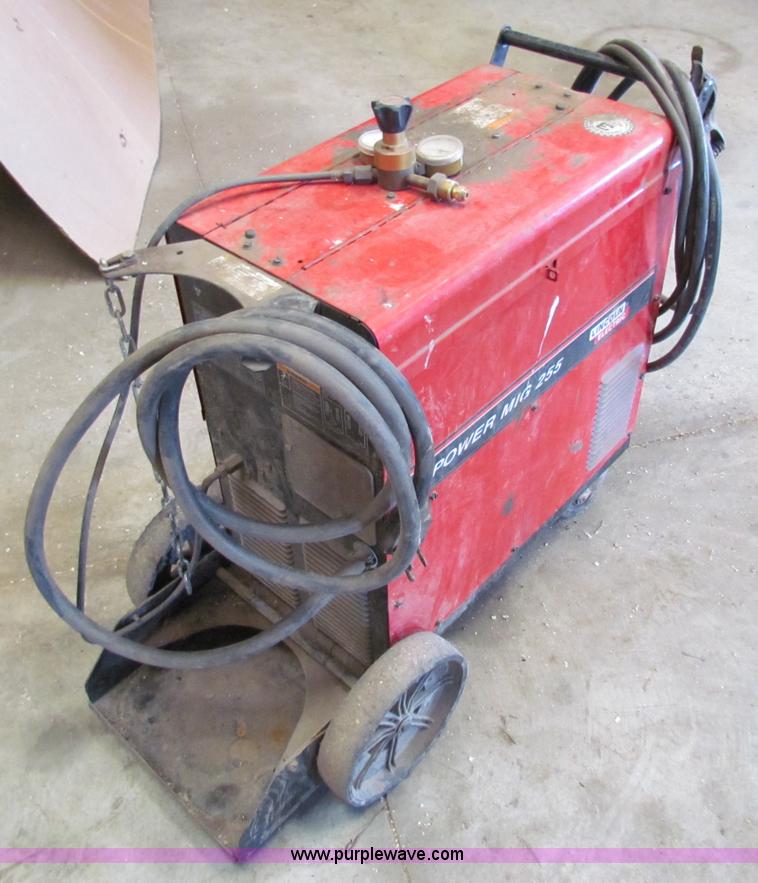 image for item I9682 Lincoln Power mig welder