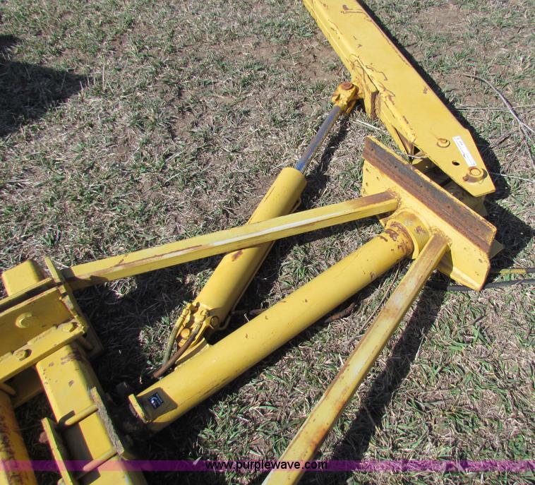 image for item I9686 Hydraulic boom lift attachment