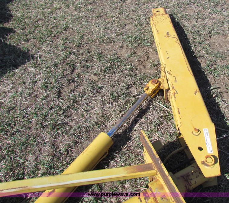 image for item I9686 Hydraulic boom lift attachment