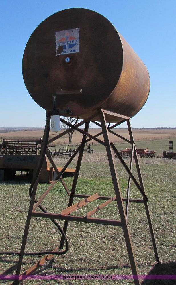 image for item I9698 500 gallon fuel tank on stand
