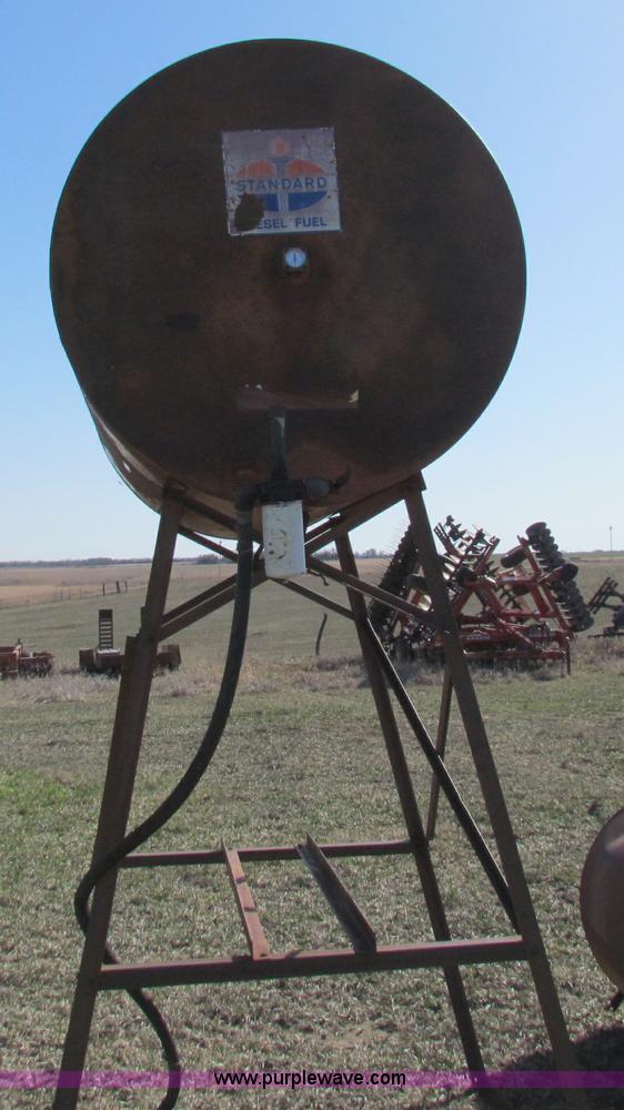 image for item I9698 500 gallon fuel tank on stand