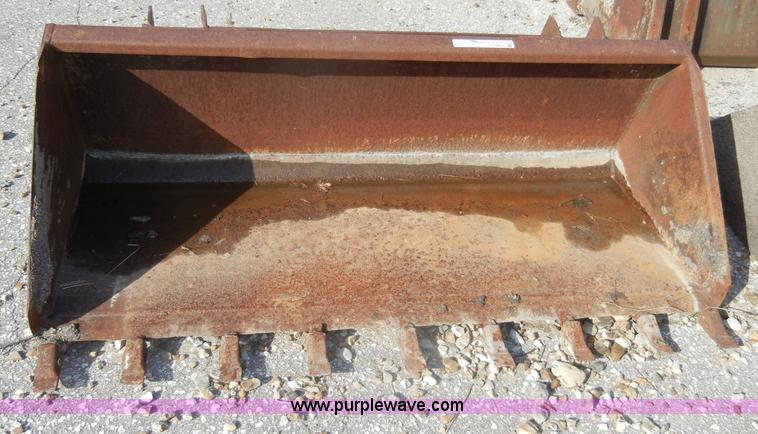 image for item U9852 60" utility bucket with nine teeth