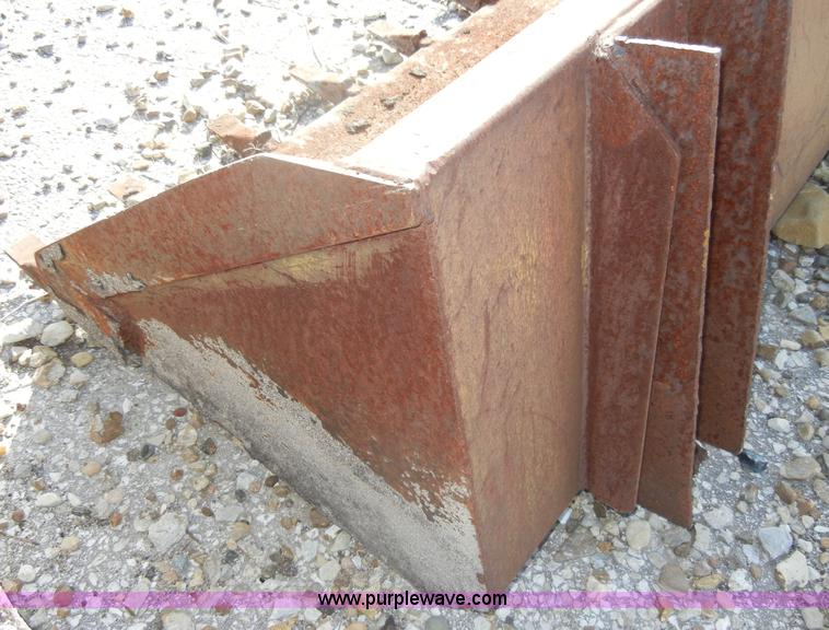 image for item U9852 60" utility bucket with nine teeth