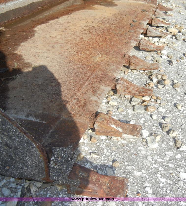 image for item U9852 60" utility bucket with nine teeth