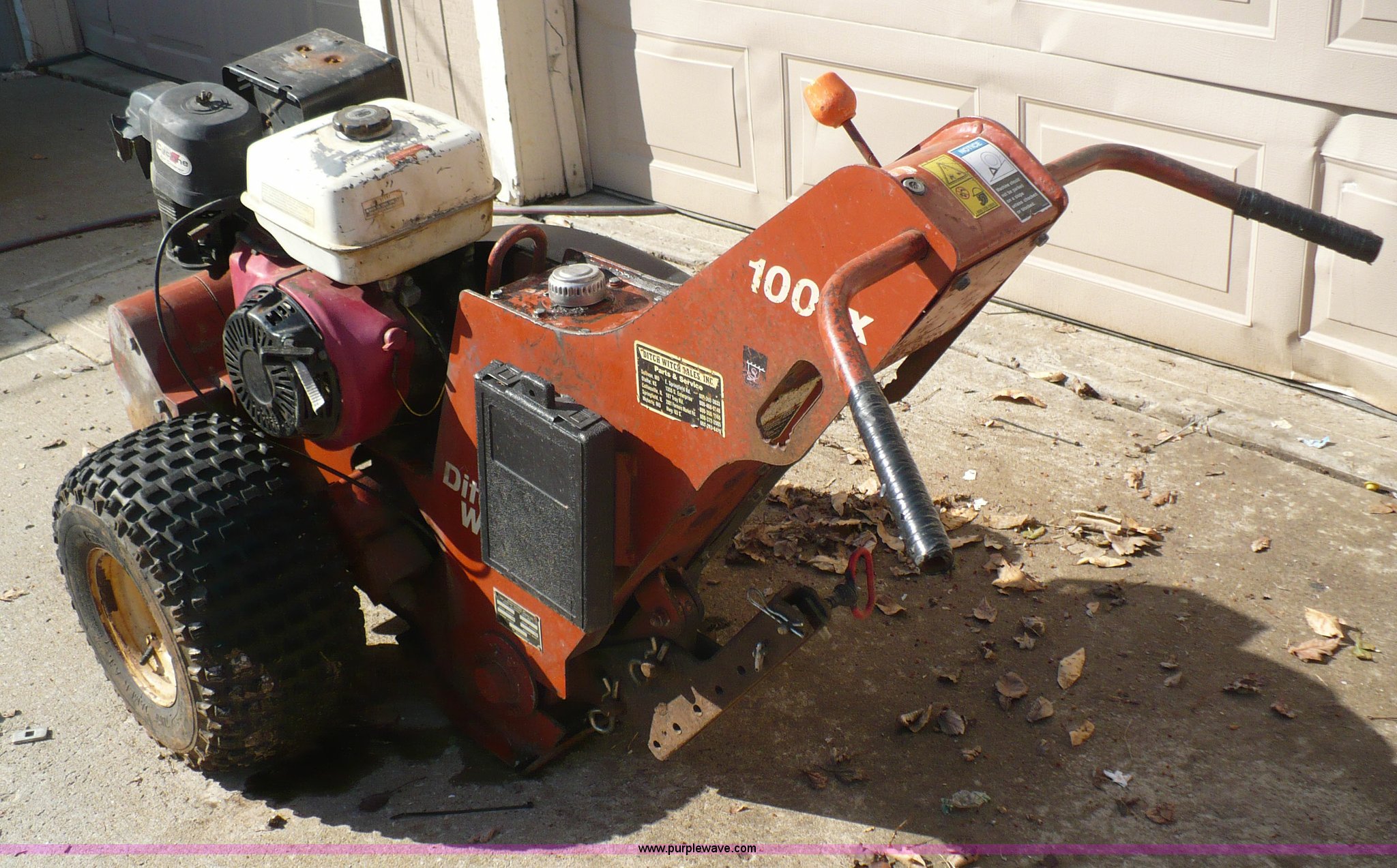 2001 Ditch Witch 100SX walk behind vibratory plow in Kansas City, MO
