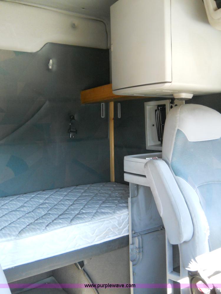 image for item A1875 2004 Volvo VNL 64T semi truck