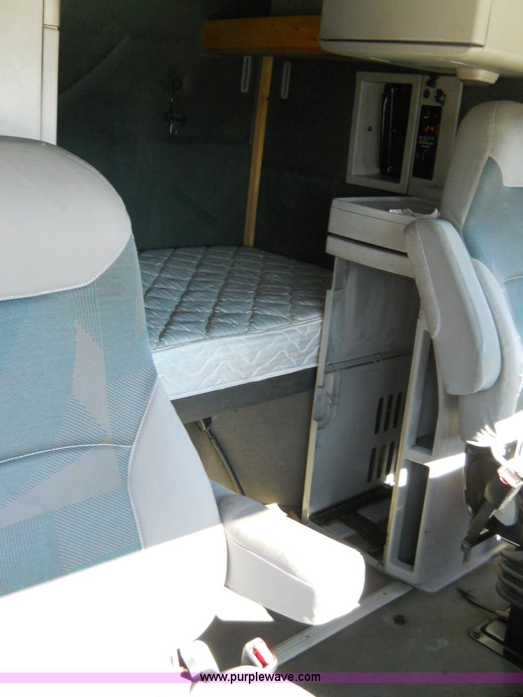 image for item A1875 2004 Volvo VNL 64T semi truck