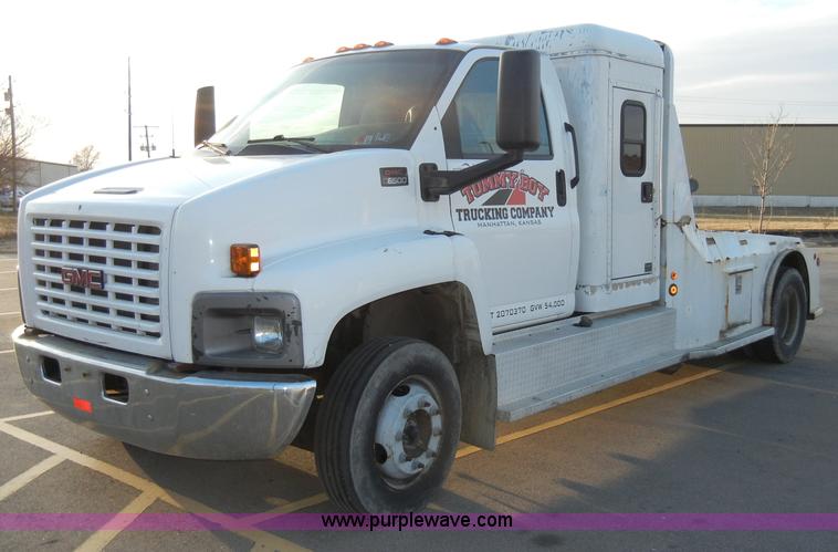 image for item A3436 2003 GMC C6500 TopKick truck