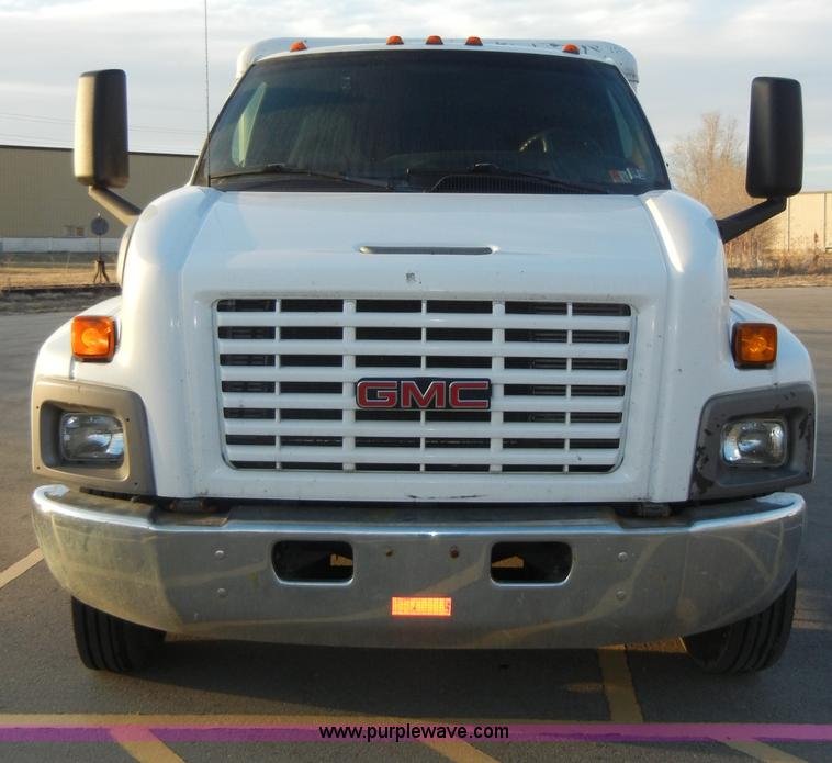 image for item A3436 2003 GMC C6500 TopKick truck
