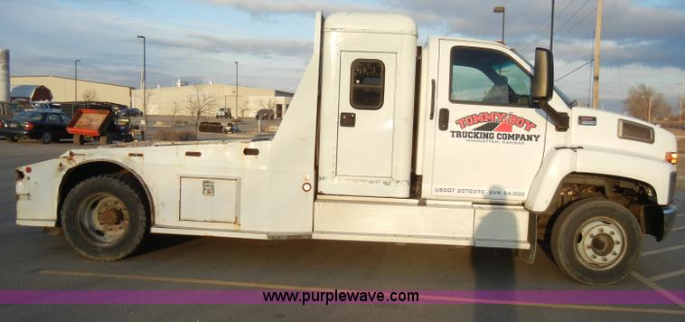 image for item A3436 2003 GMC C6500 TopKick truck