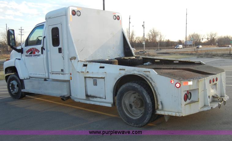 image for item A3436 2003 GMC C6500 TopKick truck