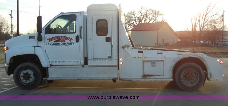 image for item A3436 2003 GMC C6500 TopKick truck