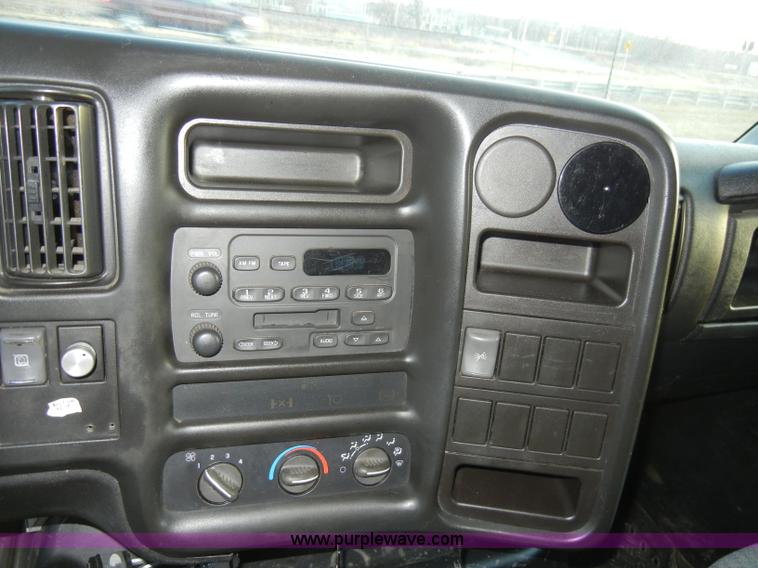 image for item A3436 2003 GMC C6500 TopKick truck