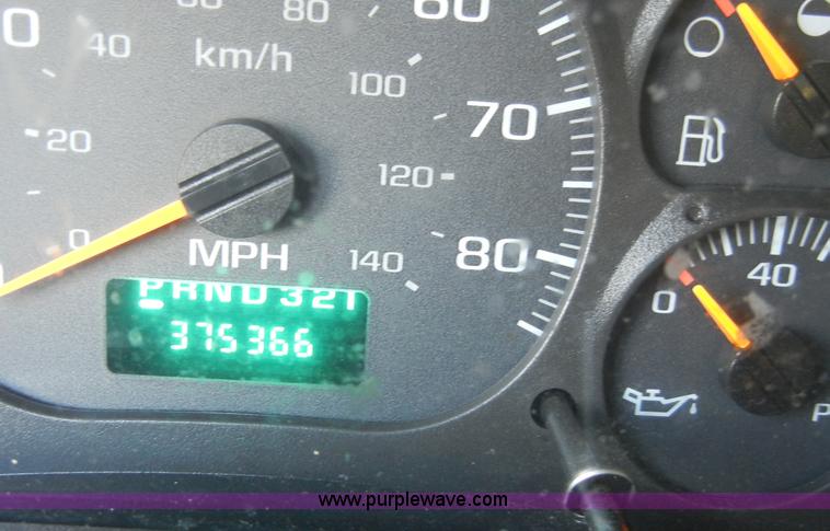 image for item A3436 2003 GMC C6500 TopKick truck