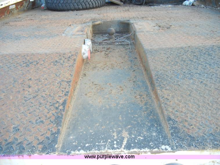 image for item A3436 2003 GMC C6500 TopKick truck