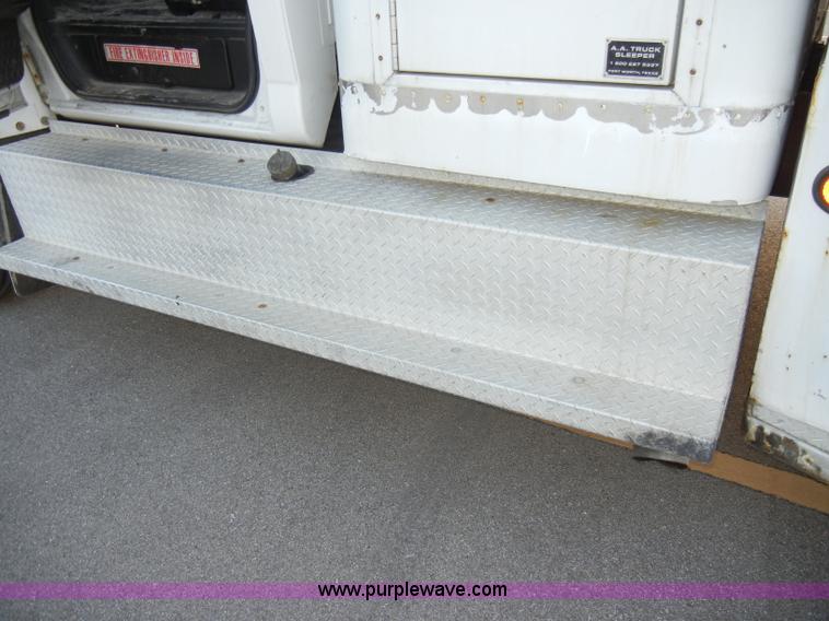 image for item A3436 2003 GMC C6500 TopKick truck