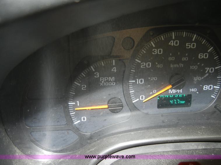 image for item A3436 2003 GMC C6500 TopKick truck