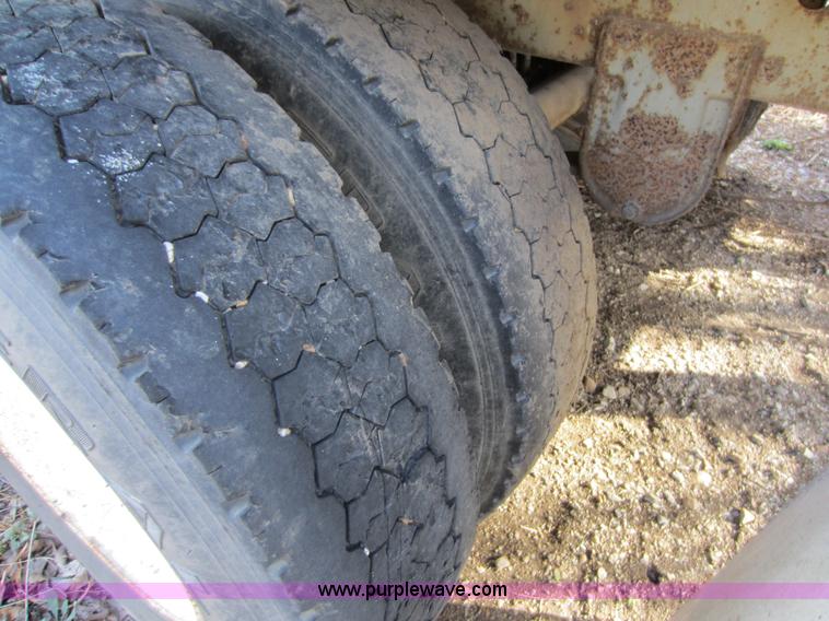 image for item A5600 1993 Trailmobile 53' semi van trailer