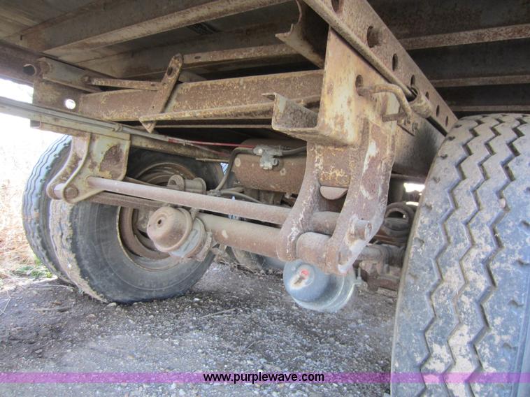 image for item A5600 1993 Trailmobile 53' semi van trailer